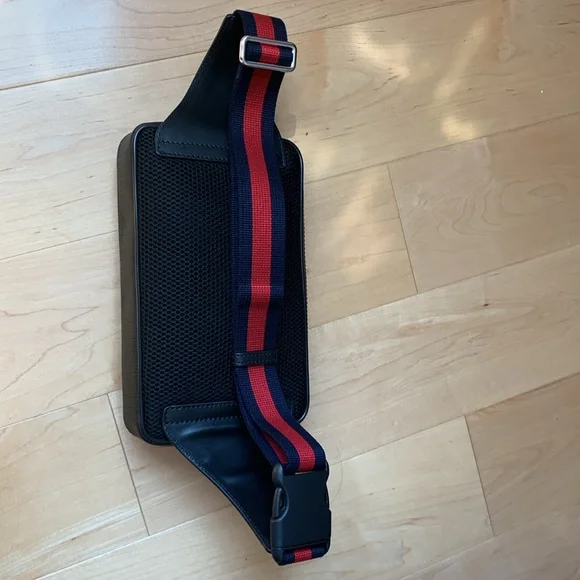 Gucci GG Supreme Tigers Gucci Belt Bag - Picture 2 of 4
